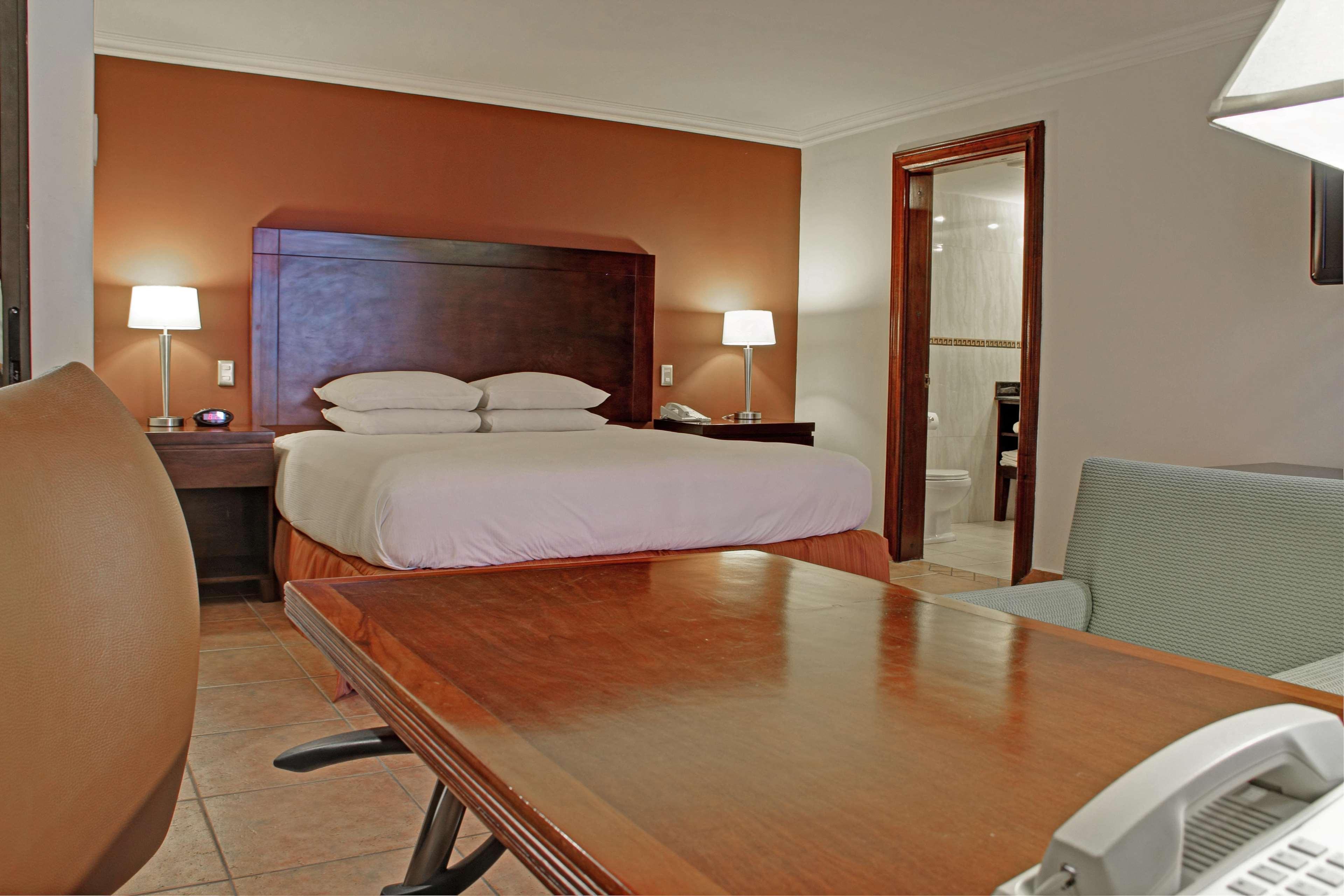 Hilton Cariari Doubletree San Jose - Costa Rica Hotel Exterior photo A typical room at the Holiday Inn