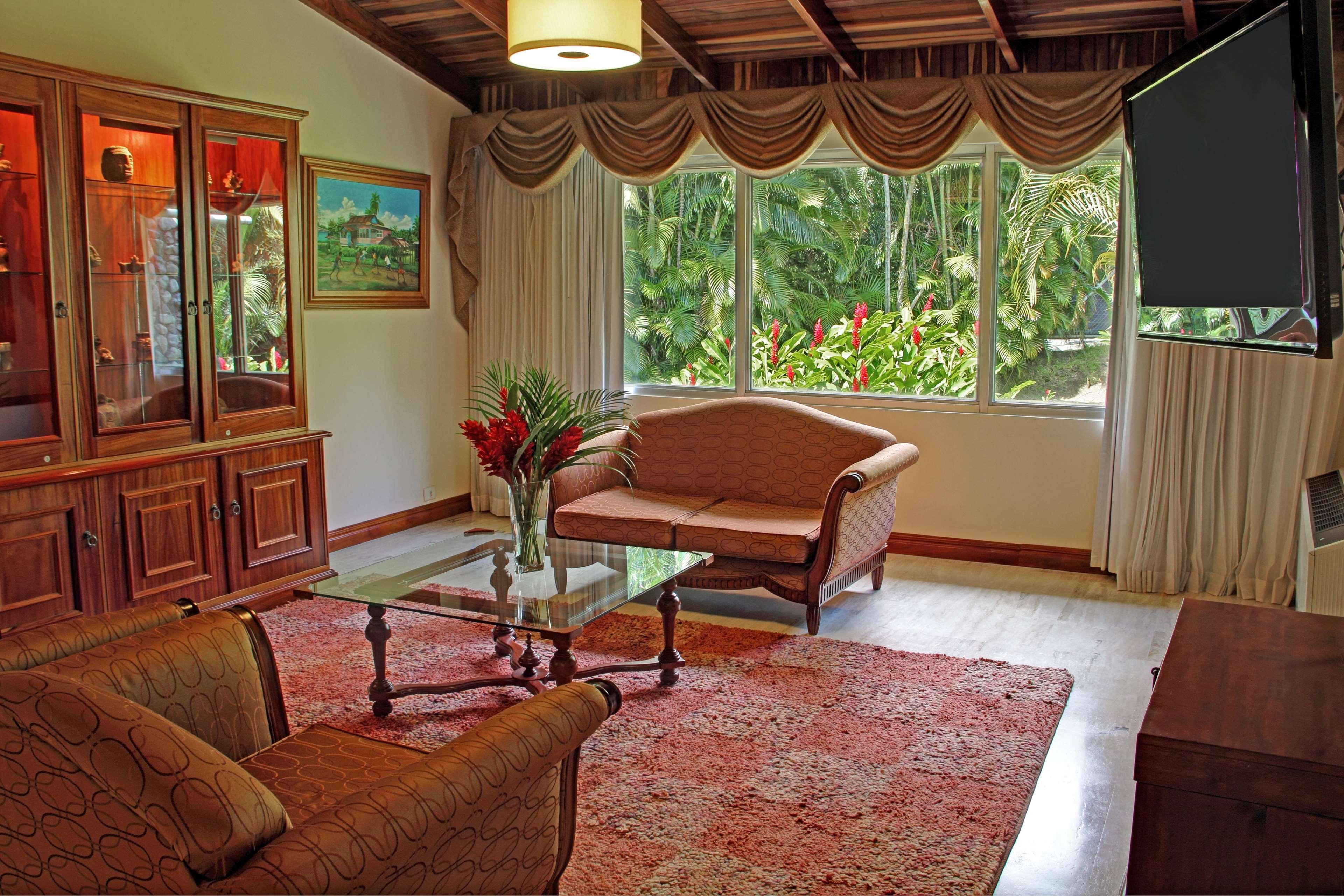 Hilton Cariari Doubletree San Jose - Costa Rica Hotel Exterior photo A living room