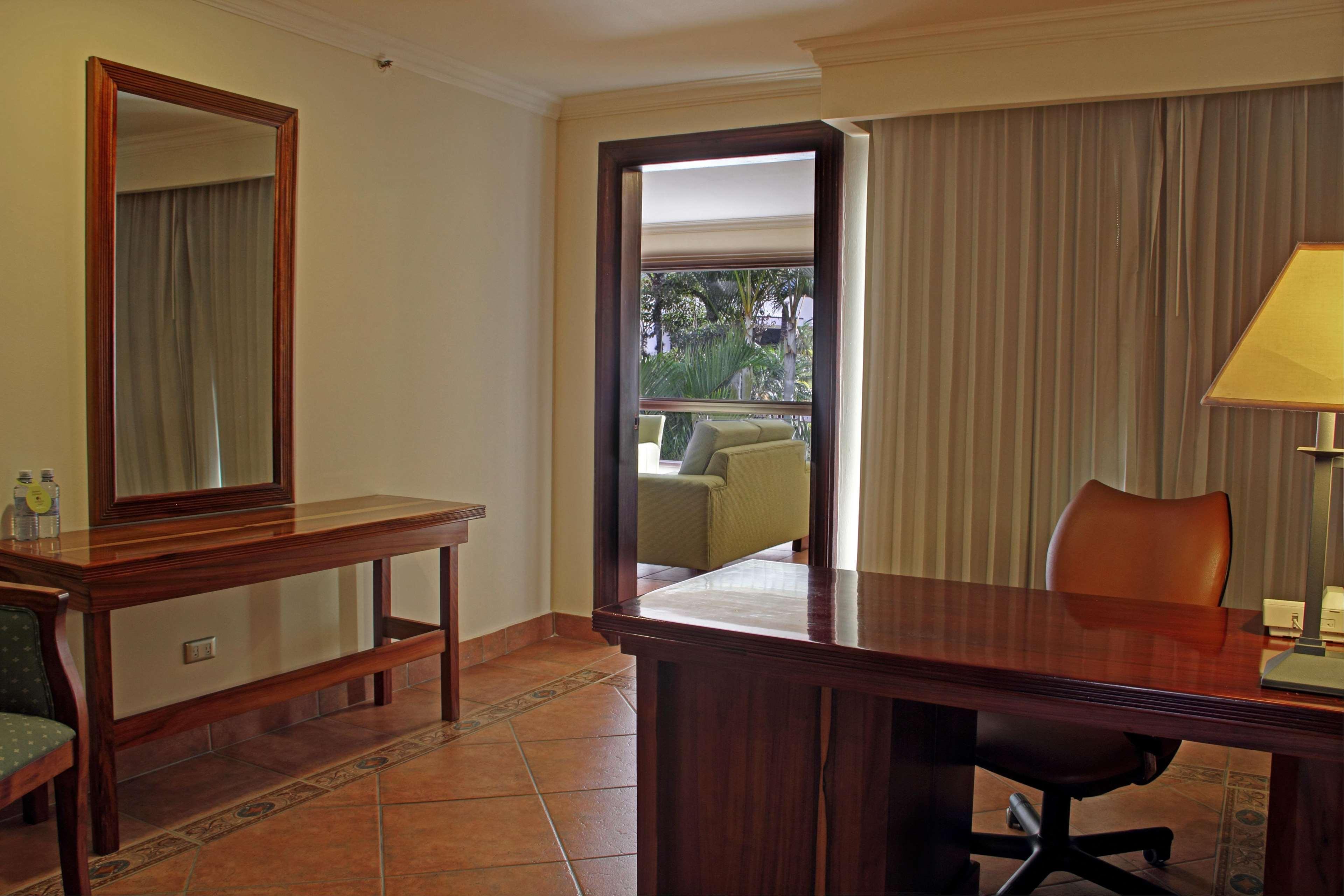 Hilton Cariari Doubletree San Jose - Costa Rica Hotel Exterior photo A room at the hotel