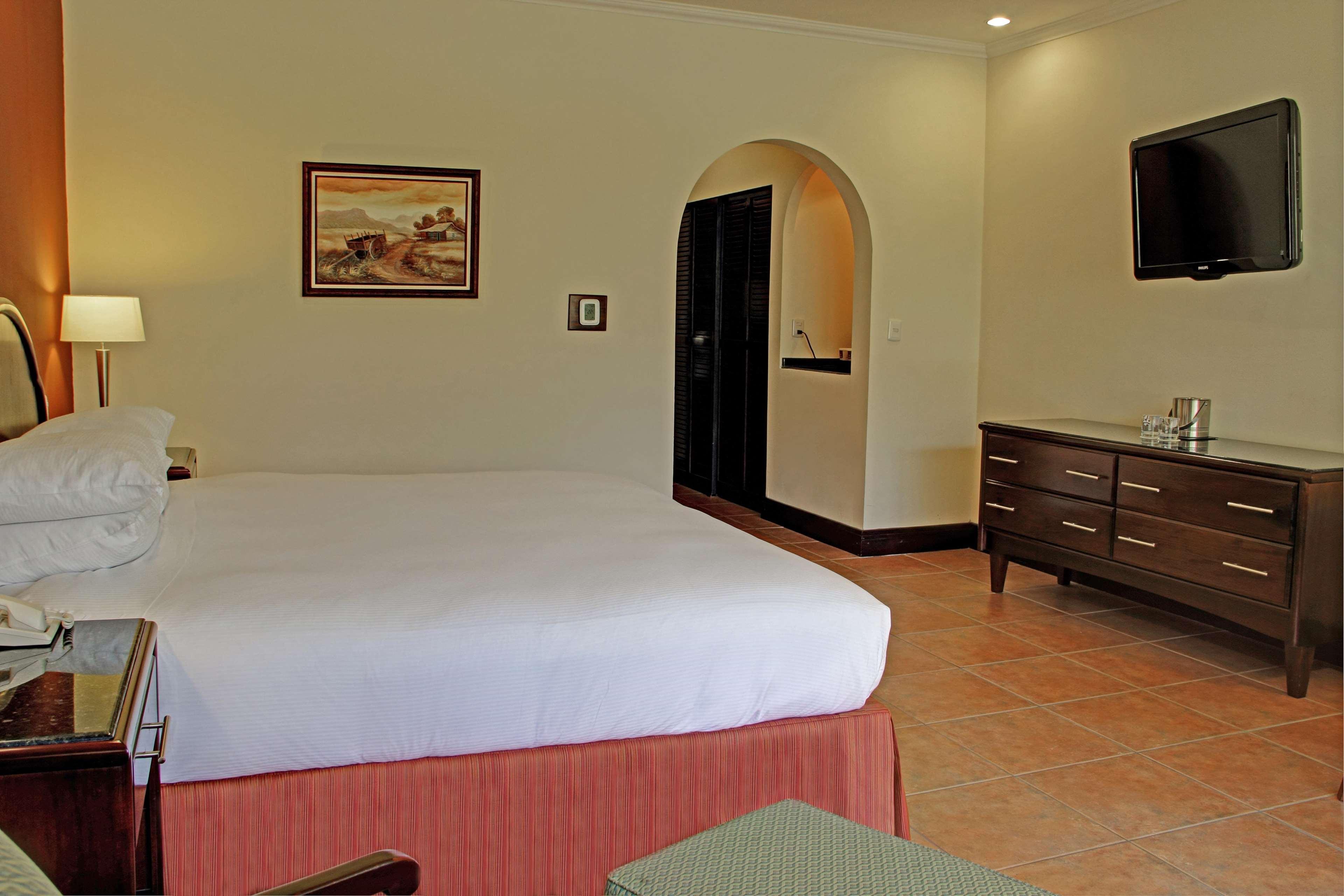Hilton Cariari Doubletree San Jose - Costa Rica Hotel Exterior photo A room at the Hotel del Coronado